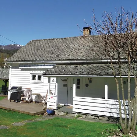 2 Bedroom Awesome In Torvikbygd * Tyrvikbygd