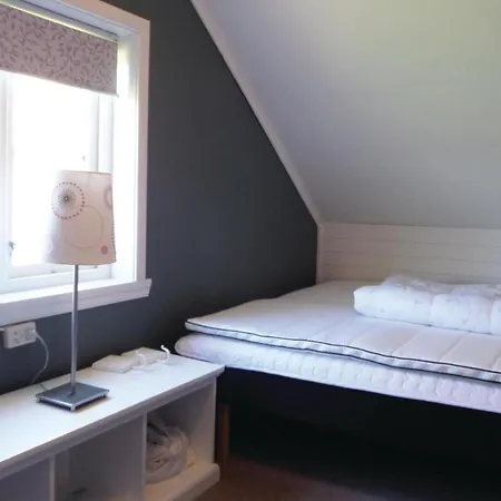 2 Bedroom Awesome In Torvikbygd * Tyrvikbygd