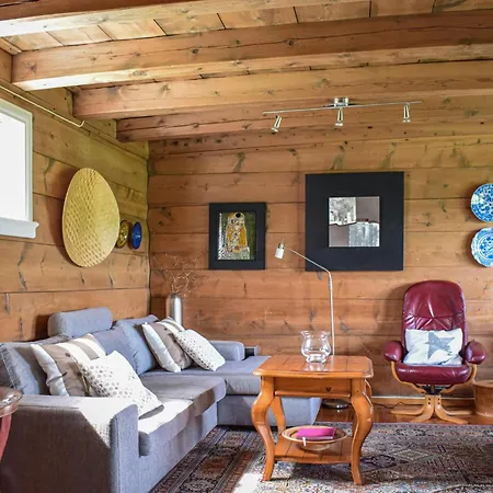 Nyaraló 2 Bedroom Awesome In Torvikbygd *