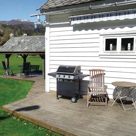 2 Bedroom Awesome In Torvikbygd Nyaraló Tyrvikbygd