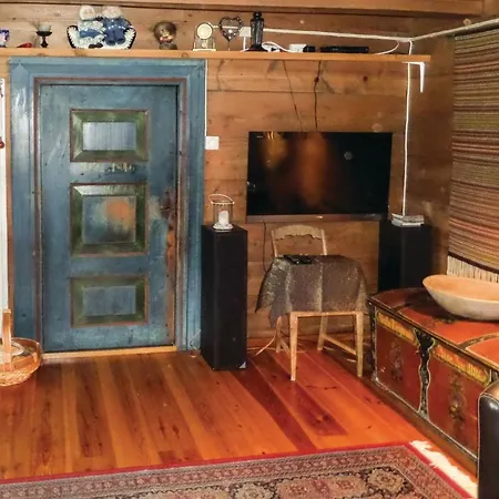 2 Bedroom Awesome In Torvikbygd Nyaraló