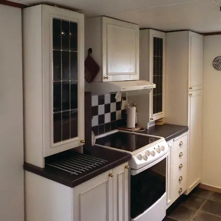 2 Bedroom Awesome In Torvikbygd Nyaraló *