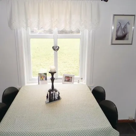 Nyaraló 2 Bedroom Awesome In Torvikbygd *