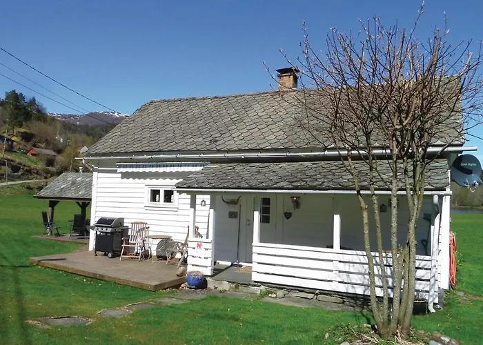 2 Bedroom Awesome In Torvikbygd * Tyrvikbygd