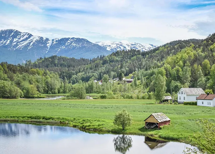 2 Bedroom Awesome In Torvikbygd * Tyrvikbygd