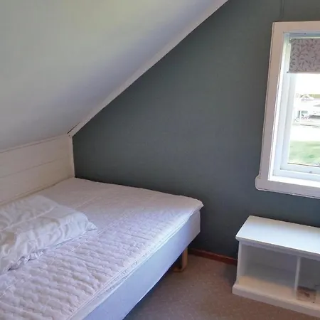 Сasa de vacaciones 2 Bedroom Awesome In Torvikbygd *