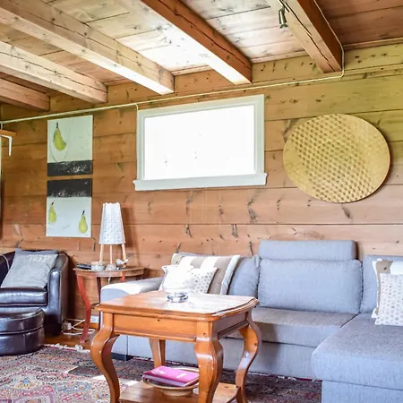 2 Bedroom Awesome In Torvikbygd Сasa de vacaciones