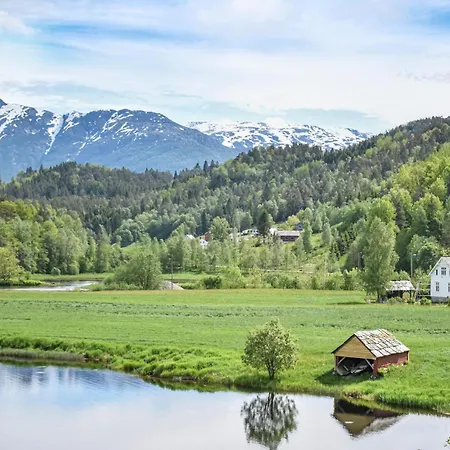 2 Bedroom Awesome In Torvikbygd * Tyrvikbygd