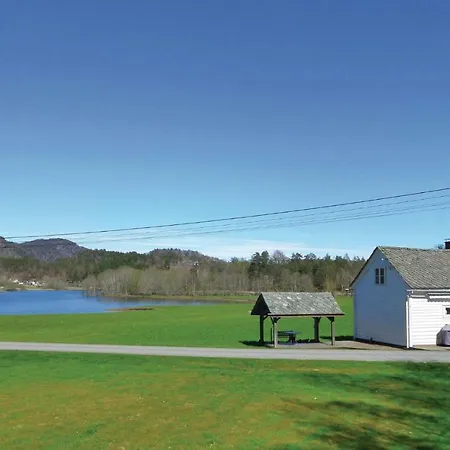 Сasa de vacaciones 2 Bedroom Awesome In Torvikbygd Tyrvikbygd